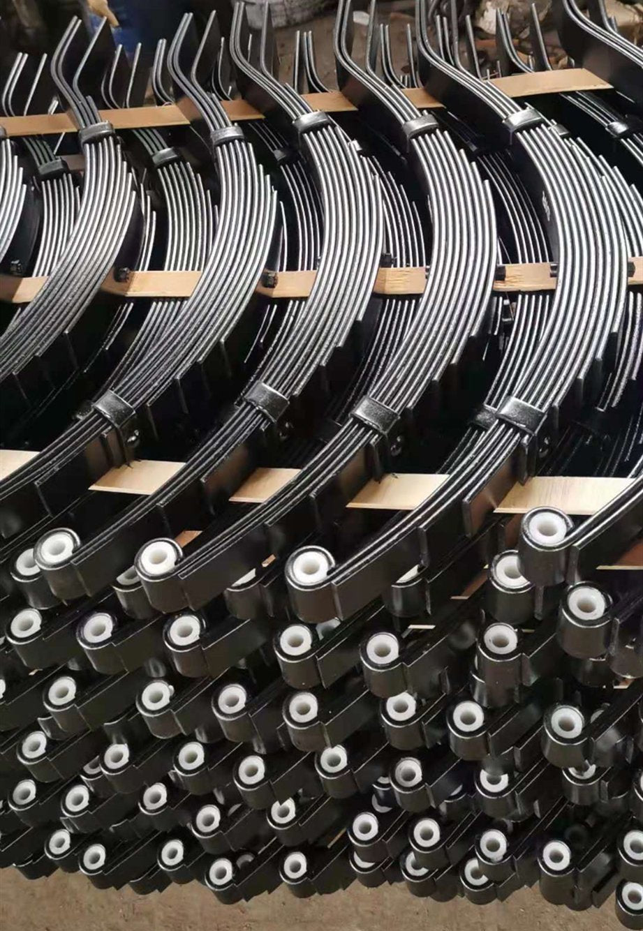 Trailer Suspensions Leaf Black ,  1.5T capacity each , slipper type